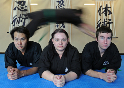 「忍者」が路上強盗を撃退！オーストラリア