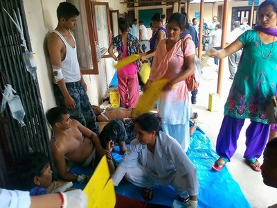 ネパール新憲法抗議のデモ隊が暴徒化、警官隊と衝突、8人死亡