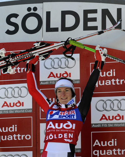 ツェッテル 女子大回転の開幕戦を制す