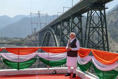 カシミール地方に戦略的な鉄道路線 インド・モディ首相、開通式に出席