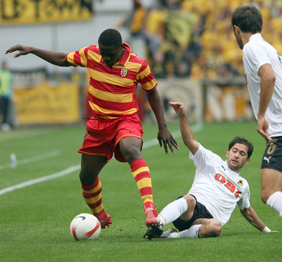 ランス パパン新監督の下でUEFA杯本戦出場を決める