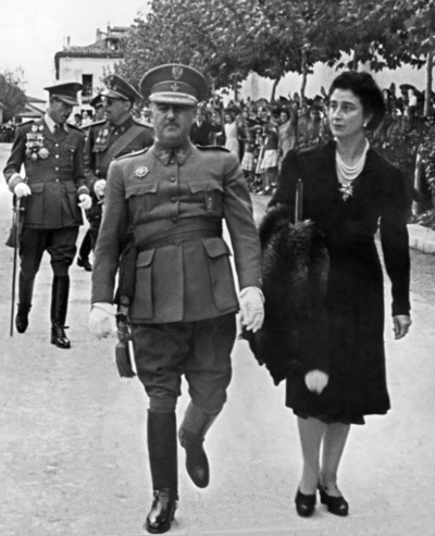 フランコ政権下の「盗まれた子供たち」事件、初の裁判 スペイン