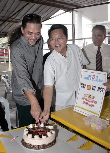 ブロガーが政権転覆？ 閣僚からは「登録制」導入の声も - マレーシア