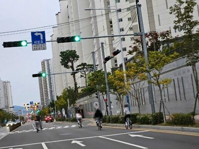 自転車で幹線道路を疾走…韓国で問題化する“自転車暴走”若者のマナー
