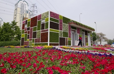 花を添える「景観デザイントイレ」 北京