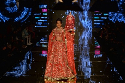 印ニューデリーでファッションウィーク、地元デザイナーらが新作