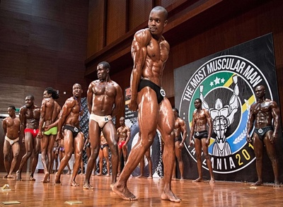 一番たくましいのは？ タンザニアでボディービル大会
