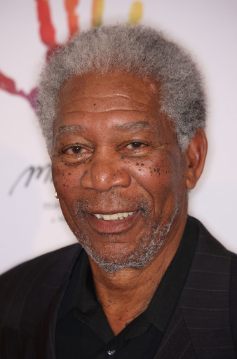 インドに故マンデラ氏しのぶ看板、でも写真はモーガン・フリーマン