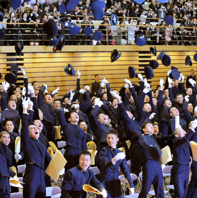 防衛大学校で卒業式、鳩山首相が訓示 神奈川