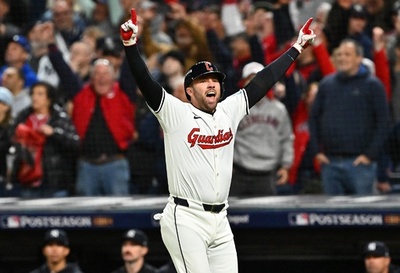 ガーディアンズが劇的逆転勝利 フライがサヨナラHR 