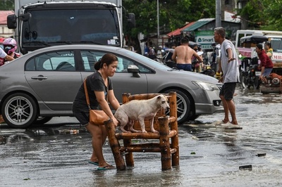 台風16号がフィリピン上陸 救助隊5人死亡
