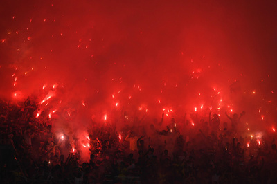 ライバルチーム宿泊先のホテル前で打ち上げ花火、サポーター48人を逮捕 ブラジル