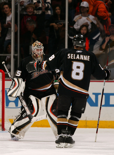 ＜06-07NHL＞ダックス SOの末プレデターズ破る - 米国