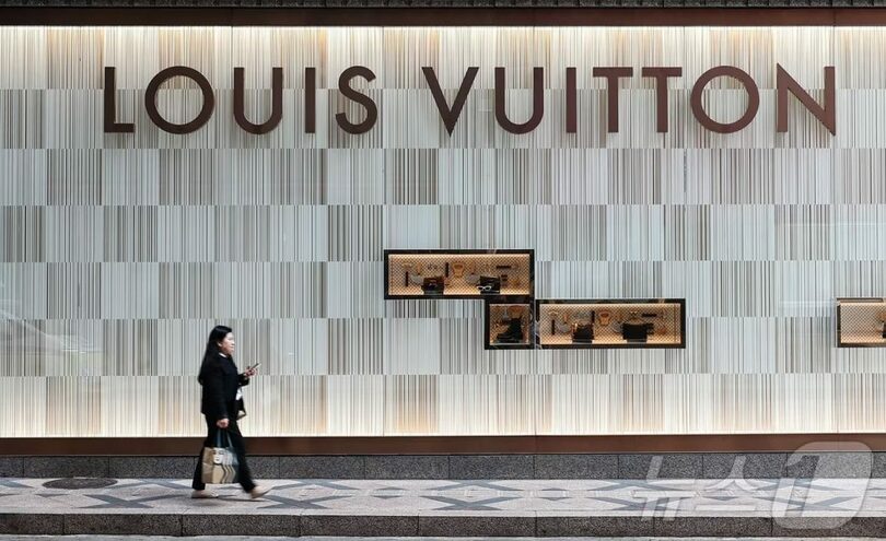 2025年4月16日、ソウル市内にあるルイ・ヴィトンの店舗(c)news1
