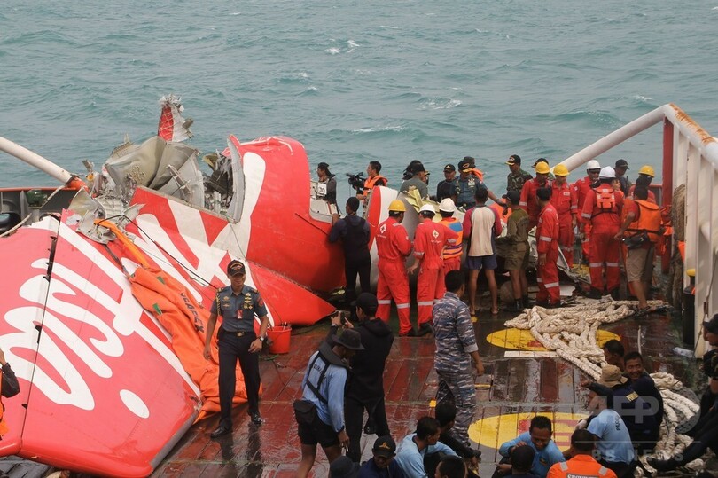 墜落エアアジア機のブラックボックスを発見、インドネシア当局