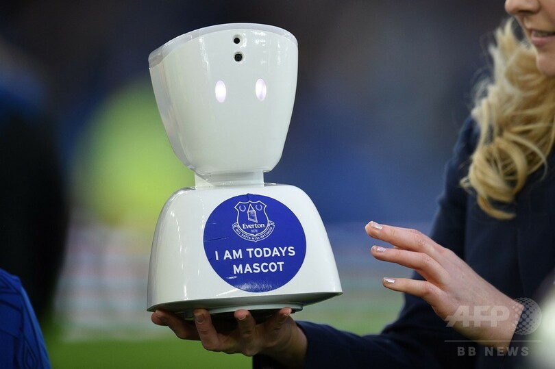 難病を抱えるエバートンファンの少年、世界初のロボット・マスコットとして試合に登場