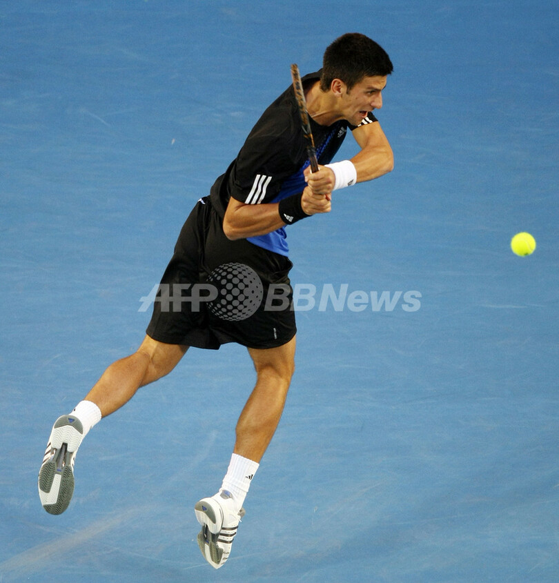 ジョコビッチ フェデラーを降し自身初の全豪決勝進出