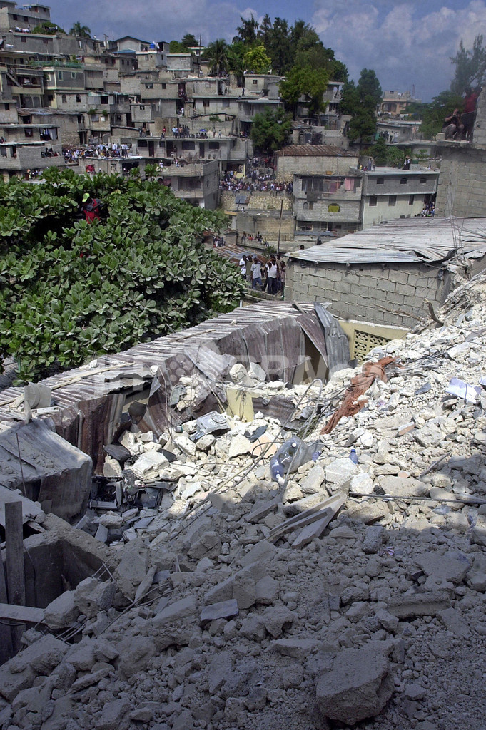 ハイチの学校倒壊、死者80人以上