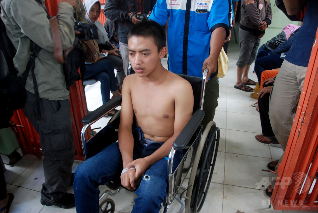 インドネシア警察 死者相次いだ密造酒事件の主犯格逮捕 写真1枚 国際ニュース Afpbb News