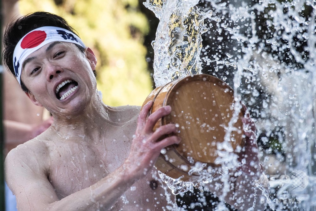 冷水かぶり心身清める、神田明神で恒例の「寒中禊がまん会」 写真25枚 国際ニュース：AFPBB News