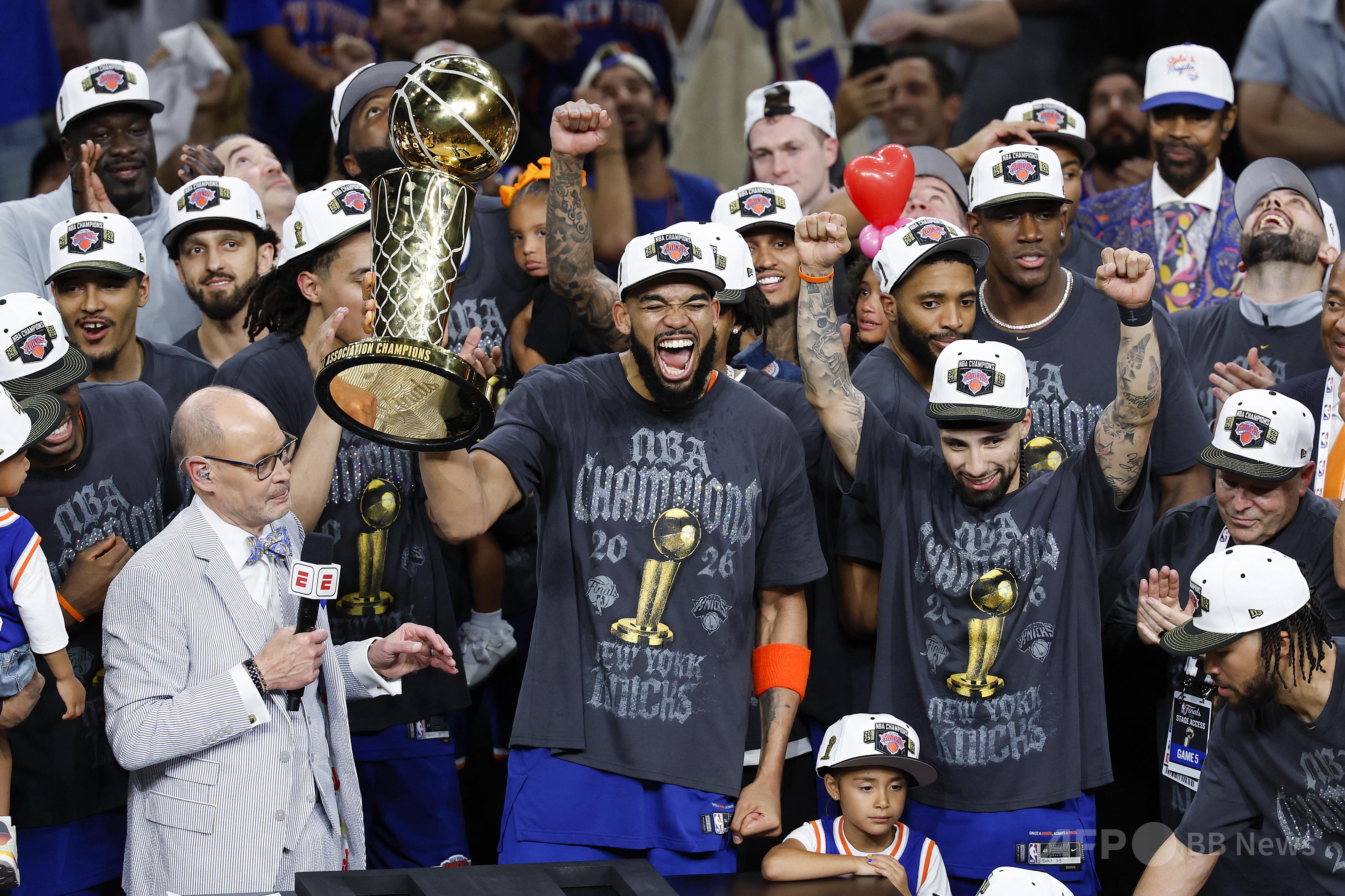 ニューヨーク・ニックス、53年ぶりNBAファイナル制覇 写真10枚 国際