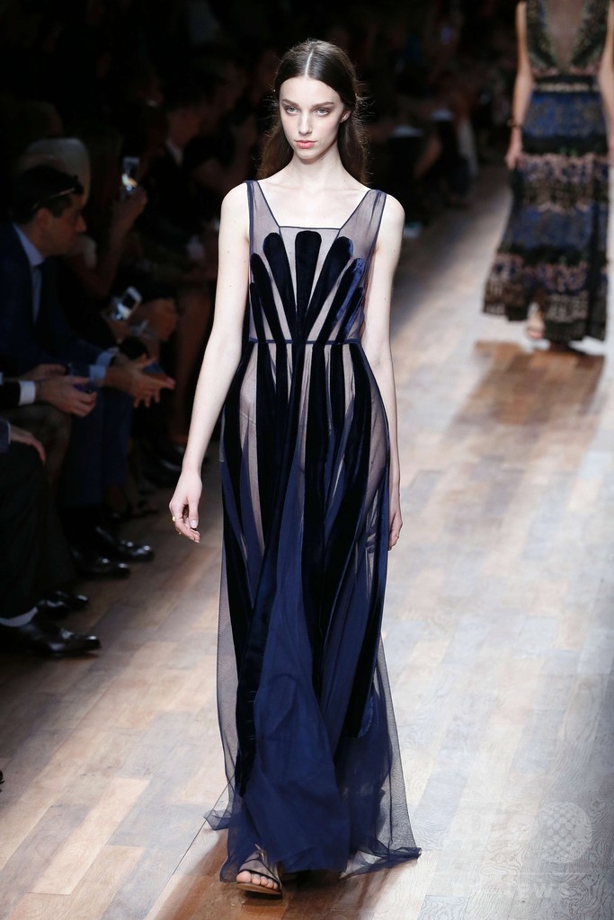 18世紀の貴族によるグランドツアーがコンセプト、「ヴァレンティノ」15年春夏