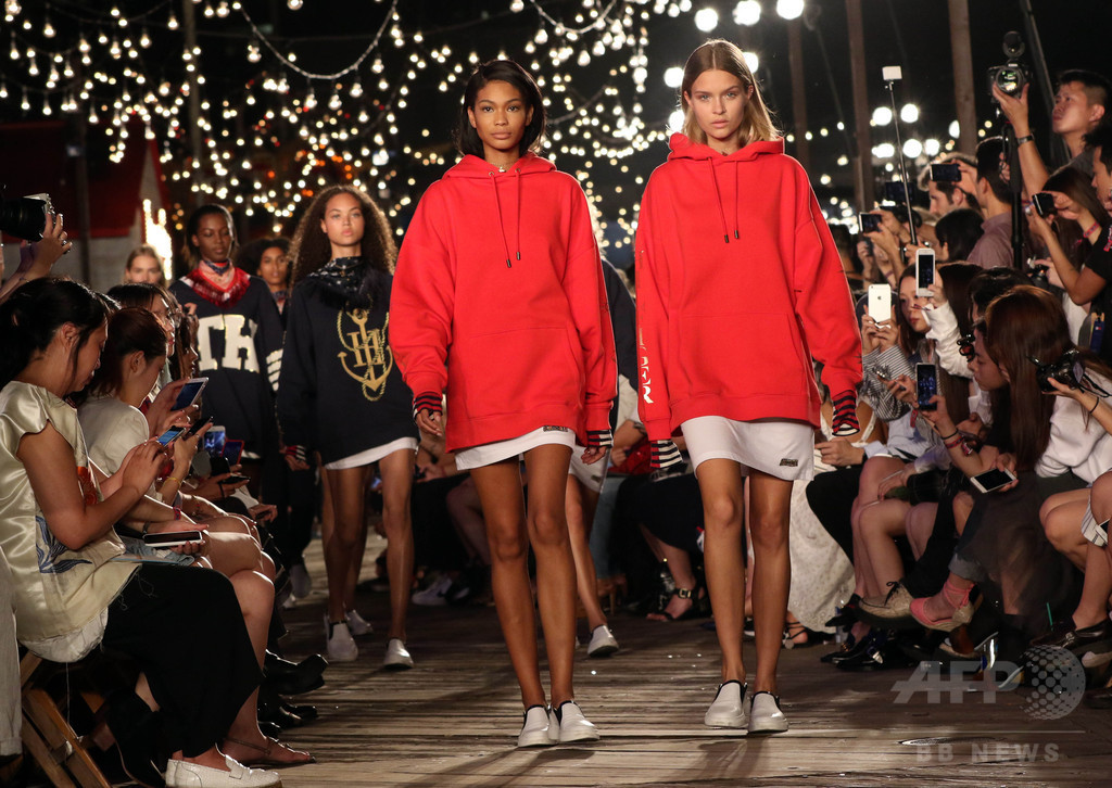 「トミー ヒルフィガー」17年春夏