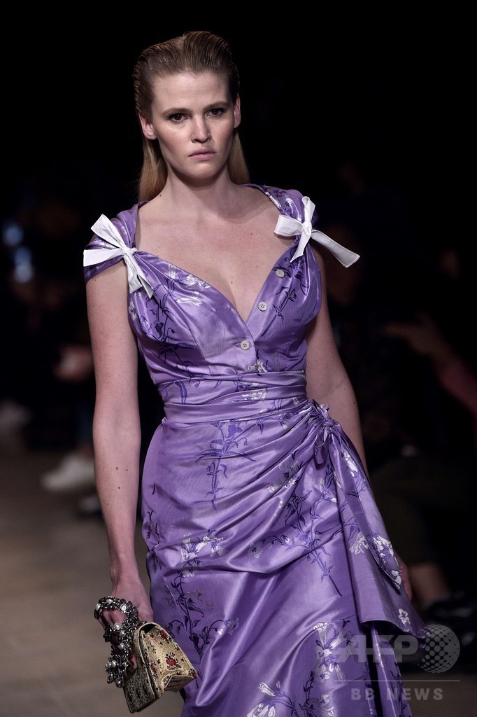 「ミュウミュウ」16/17年秋冬