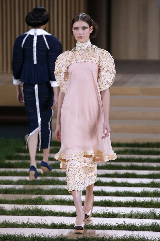 「シャネル」16年春夏パリ・オートクチュール