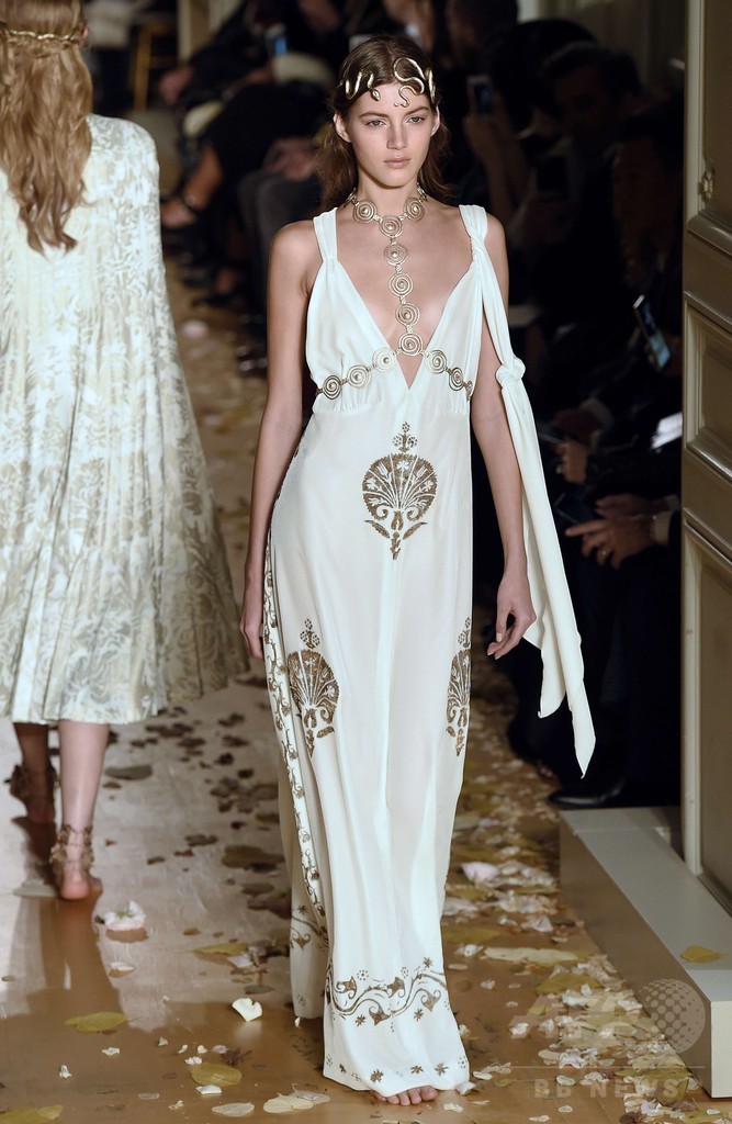 「ヴァレンティノ」16年春夏オートクチュール