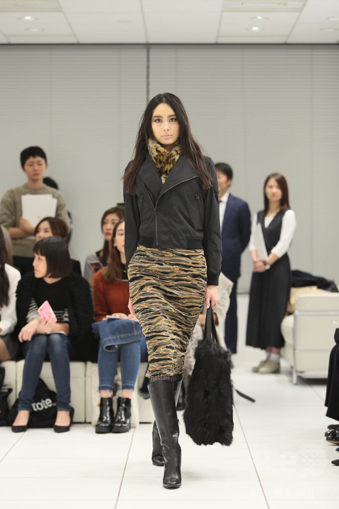 ユニクロの「カリーヌ･ロワトフェルド」コレクションに注目