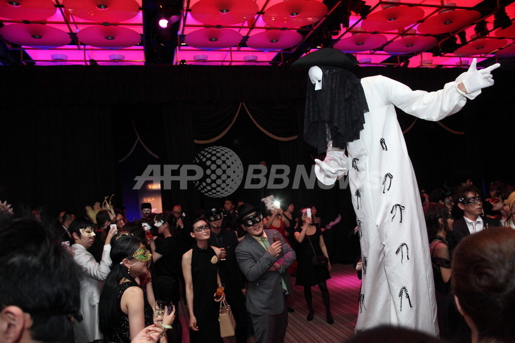 ヴァン クリーフ＆アーペル新作ハイジュエリー「伝説の舞踏会」、都内でイベント開催