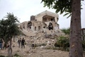 シリア北部アレッポ（Aleppo）で、政府軍の拠点として利用され、反体制派によって爆破されたホテル（2014年5月8日撮影）。(c)AFP