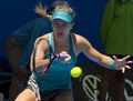 テニス男女混合国別対抗戦、第27回ホップマンカップ（Hopman Cup XXVII）初日、カナダ対チェコ。リターンを狙うユージェニー・ブシャール（Eugenie Bouchard、2015年1月4日撮影）。(c)AFP/TONY ASHBY