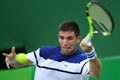 リオデジャネイロ五輪、テニス男子シングルス1回戦。リターンを打つフェデリコ・デルボニス（2016年8月7日撮影）。(c)AFP/Martin BERNETTI