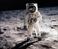 アポロ11号（Apollo XI）の月着陸船付近の月面を歩く、エドウィン・オルドリン（Edwin Aldrin）宇宙飛行士（1969年7月21日撮影）。(c)AFP/NASA