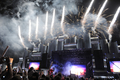 世界最大の音楽祭「ロック・イン・リオ（Rock in Rio）」が23日、ブラジルのリオデジャネイロ（Rio de Janeiro）で開幕した。1週間にわたって開催され、会期中70万人の来場者を見込んでいる。23日にはエルトン・ジョン（Elton John）、24日にはリアーナ（Rihanna）、25日にはレッド・ホット・チリ・ペッパーズ（Red Hot Chili Peppers）が出演。ケイティ・ペリー（Katy Perry）やコールドプレイ（Coldplay）の出演も予定されている。

　写真は、オープニングを告げる花火（2011年9月24日撮影）。(c)AFP/VANDERLEI ALMEIDA
