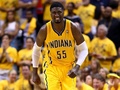 13-14NBAプレーオフ・イースタンカンファレンス決勝（7回戦制）、インディアナ・ペイサーズ（Indiana Pacers）対マイアミ・ヒート（Miami Heat）第2戦。脚を痛め、顔をゆがめるインディアナ・ペイサーズのロイ・ヒバート（Roy Hibbert、2014年5月20日撮影）。(c)AFP/Getty Images/Andy Lyons