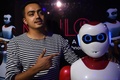 ネパールの首都カトマンズにあるスタートアップ企業パアイラ・テクノロジーのエンジニア兼CEOのビネイ・ロート氏（2018年10月23日撮影）。(c)Prakash MATHEMA / AFP