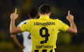 サッカー欧州チャンピオンズリーグ2012-13（UEFA Champions League 2012-13）は24日、準決勝第1戦が行われ、ボルシア・ドルトムント（Borussia Dortmund）が4-1でレアル・マドリード（Real Madrid）に勝利し、決勝進出に大きく前進した。

得点を挙げて喜ぶボルシア・ドルトムントのロベルト・レワンドフスキ（Robert Lewandowski、2013年4月24日撮影）。(c)AFP/PATRIK STOLLARZ