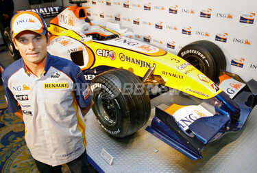 ジャンカルロ・フィジケラ 都内で行われたイベントに登場 写真3枚 国際