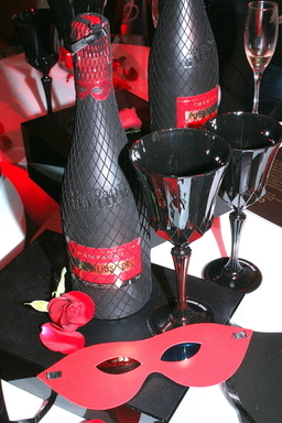 Check!＞パイパー・エドシック×JPゴルチエ、網タイツをはいた