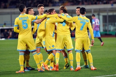 ナポリが敵地で4得点、カターニア下し3位守る