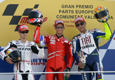 ストーナー シーズン6勝目を挙げ最終戦を飾る