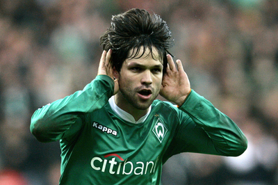 ブレーメン カールスルーエに快勝し首位バイエルンと勝ち点1差に