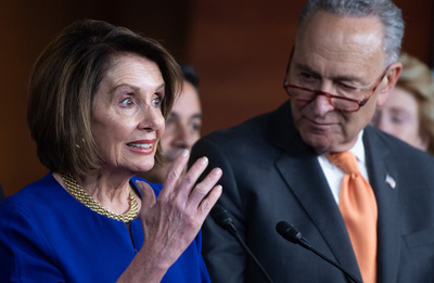 トランプ氏の行動「弾劾に値する」可能性とペロシ米下院議長