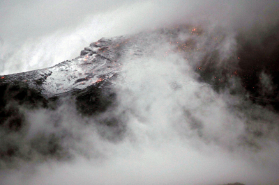 南米エクアドル・トゥングラウア火山が活発化