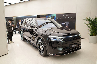 ファーウェイとセレスの新型SUV「問界M8」 予約台数12万台超