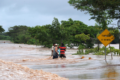 中米で豪雨、土砂崩れなどで死者80人に