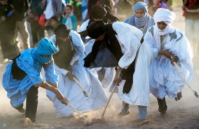 砂漠の民の伝統「サンドホッケー」 モロッコ